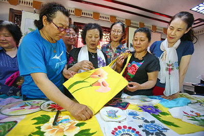 和平区裕德里社区开展手绘文化艺术交流活动